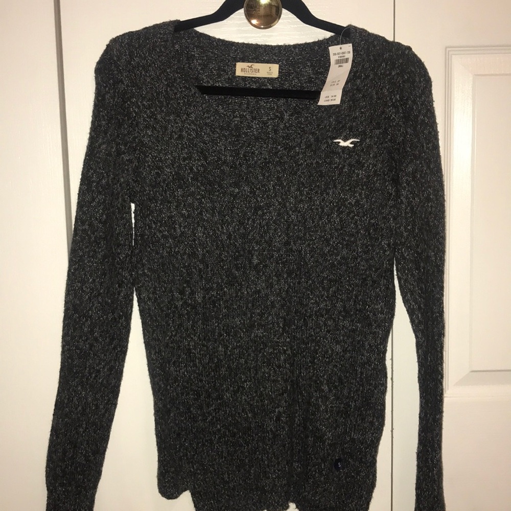 Hollister Fitted V-Neck Sweater
